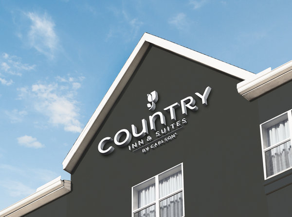 Traveling as a family with Country Inns & Suites. Free hotel library, amazing complimentary breakfast and more.